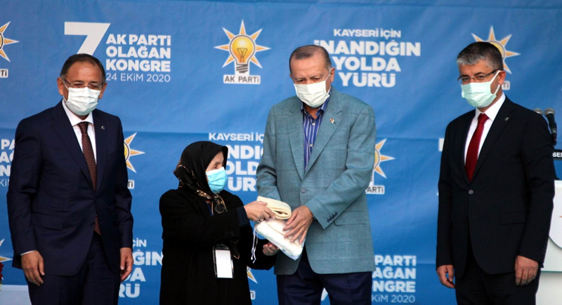 Safiye Teyze’den gülümseten diyalog! Başkan Erdoğan’dan bunu istedi...