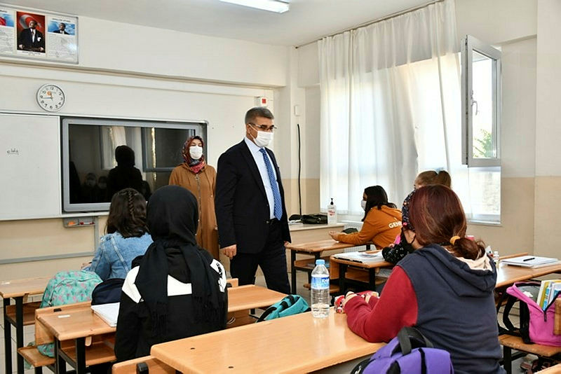 SON DAKİKA: Okullarda yüz yüze eğitim ile ilgili önemli gelişme! Okullar ne zaman açılıyor? 6, 7, 8 ve 11. sınıflar ne zaman okula gidecek?