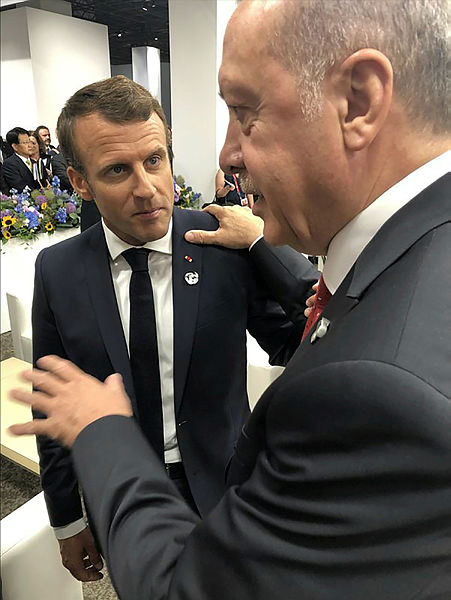 Son dakika: İslam’ı hedef alan Macron’a skandal destek! Suudi Arabistan’ın ardından BAE’den küstah açıklama...