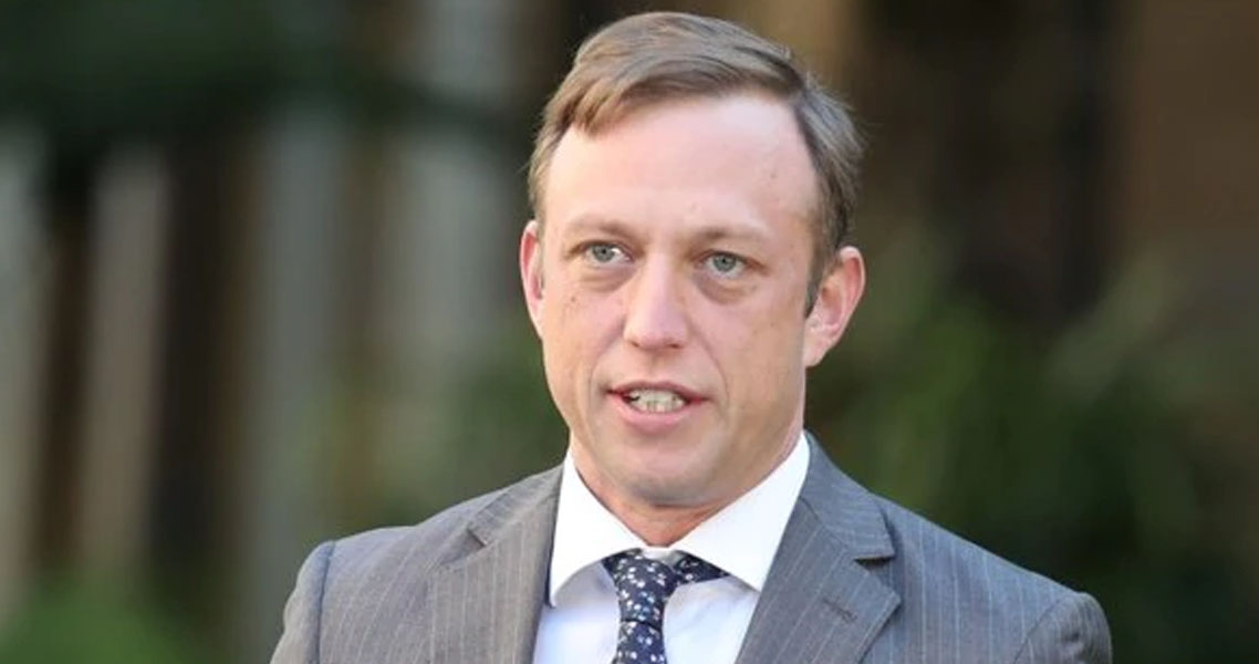 Son Dakika Haberleri: Canlı yayında dudağına konan sineği yuttu! Başbakan yardımcısının bu videosu alay konusu oldu!