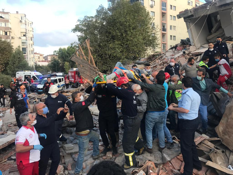 CANLI YAYIN | İzmir depremi ile ilgili son dakika haberi: Hayatını kaybeden vatandaşlar var! Deprem anından videolar ve gelişmeler