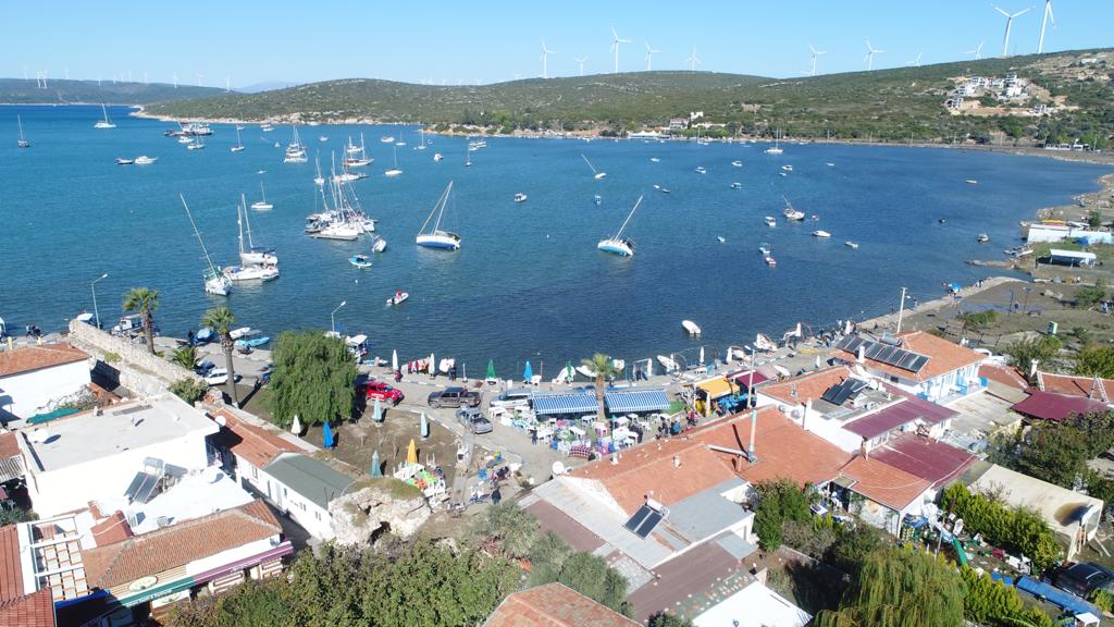 Son dakika: Depremin vurduğu İzmir’de ürküten manzara! Her birini oyuncak gibi fırlattı! Esnaf korku dolu anları anlattı...