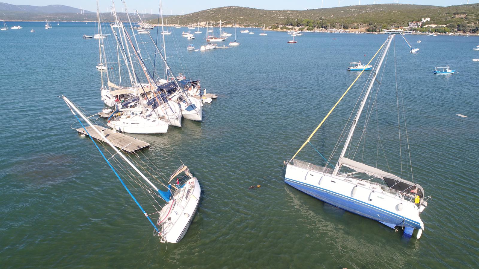 Son dakika: Depremin vurduğu İzmir’de ürküten manzara! Her birini oyuncak gibi fırlattı! Esnaf korku dolu anları anlattı...