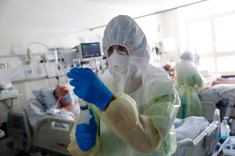 SON DAKİKA: Corona virüs vaka sayısı artışı sonrası sokağa çıkma yasakları geri geldi! Ülkenin başbakanı tek tek açıkladı