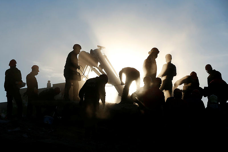 İzmir’deki acı deprem sonrası AFAD başkanından son dakika açıklaması! 14 yaşındaki İdil Şirin enkazdan kurtarıldı; kardeşi İpek ise...