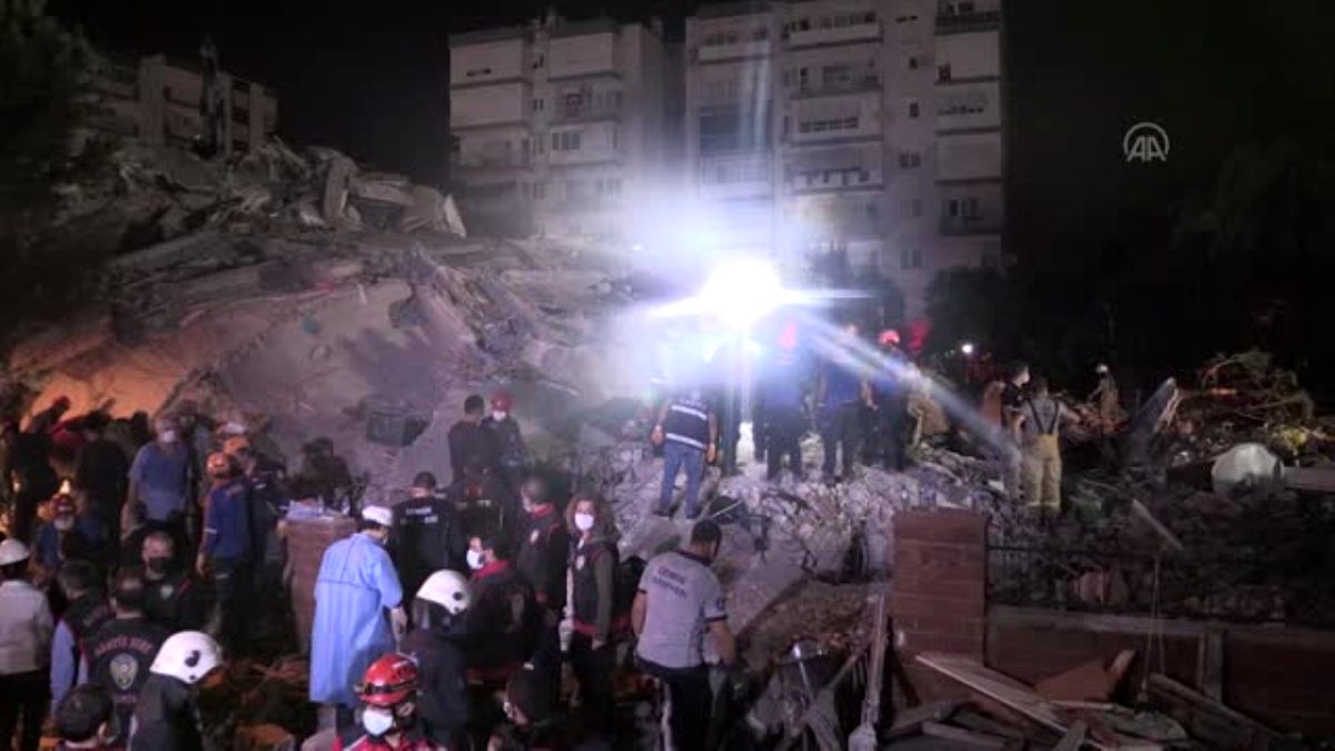 SON DAKİKA... İzmir depreminde yıkılan Emrah Apartmanı’nda yürek burkan hikaye! Müteahhit dede iki torununu daha kaybetti