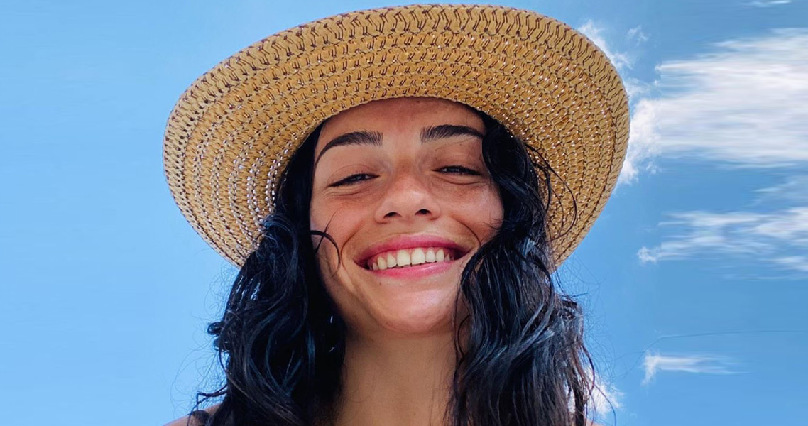 Hazar Ergüçlü kimdir? Alev Alev dizisinin Çiçek karakterini canlandıran Hazar Ergüçlü kaç yaşında?