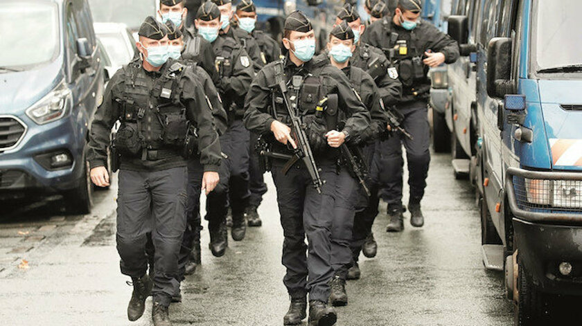 Son dakika haberi | Fransa İslam düşmanlığında sınır tanımıyor! Ev basıp 10 yaşındaki çocuğu gözaltına aldılar! Korkunç anları böyle anlattılar...