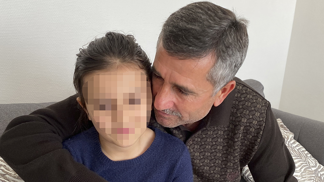 Son dakika haberi | Fransa İslam düşmanlığında sınır tanımıyor! Ev basıp 10 yaşındaki çocuğu gözaltına aldılar! Korkunç anları böyle anlattılar...