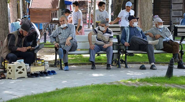 SON DAKİKA HABERLER! Bir ile daha kısıtlama geldi! İşte 65 yaş ve üzeri sokağa çıkma yasağı olan iller