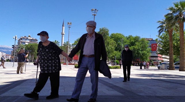 SON DAKİKA HABERLER! Bir ile daha kısıtlama geldi! İşte 65 yaş ve üzeri sokağa çıkma yasağı olan iller