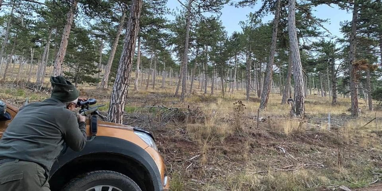 Son dakika haberi: Kızıl geyik avlayan eski başkandan açıklama geldi: Yasal olmayan hiçbir şey yapmadım