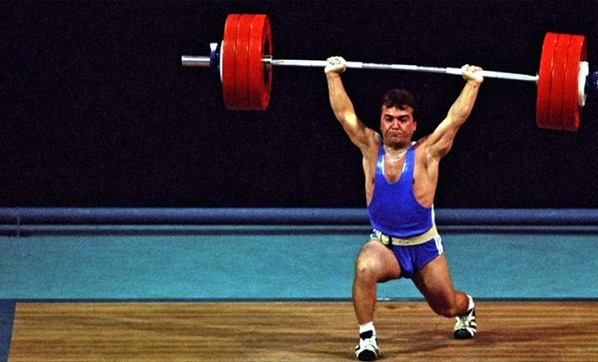 Cep Herkülü lakabıyla tanınan Naim Süleymanoğlu neden öldü? Naim Süleymanoğlu kimdir, kaç yaşında hayatını kaybetti?