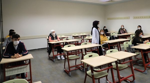 MEB AÇIKLAMASI... Okullarda yazılı sınavlar olacak mı, ne zaman ve nasıl yapılacak? 2020 2021 İlkokul, ortaokul, lise sınavları ertelendi mi, online mi, yüz yüze mi olacak?