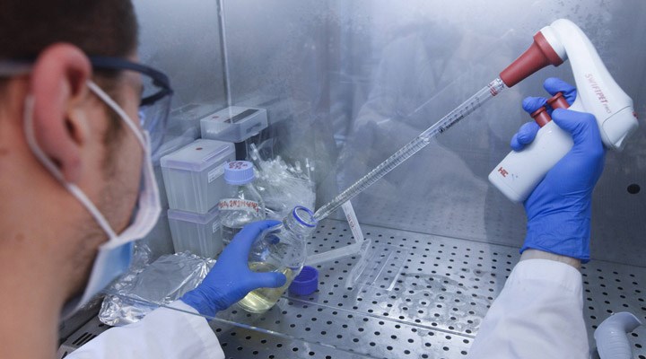 SON DAKİKA HABERİ: Bakan Koca iki müjde birden verdi! Korona aşı sözleşmesi ve 12 bin sağlık personeli alımı