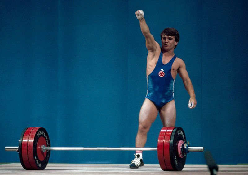 Naim Süleymanoğlu kaç kez dünya şampiyonu oldu, rekor kırdı? Naim’in altın madalya sayısı nedir?