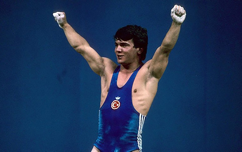 Naim Süleymanoğlu kimdir? Efsane halterci Cep Herkülü Naim Süleymanoğlu kaç yaşında, aslen nereli? İşte biyografisi