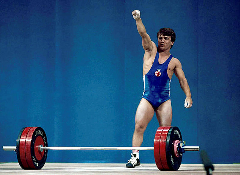 Şampiyon Naim Süleymanoğlu’nun dünya rekoru nedir? İşte Naim Süleymanoğlu’nun dünya rekoru!