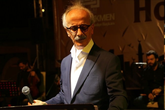 Sami Savni Özer kimdir? İbo Show konuklarından ve tasavvuf müziği sanatçısı Sami Savni Özer’in hayatı ve yaşı...