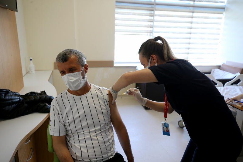 Son dakika haberi: Kovid-19 aşısında flaş açıklama: İkinci dozu yaptıranlar...