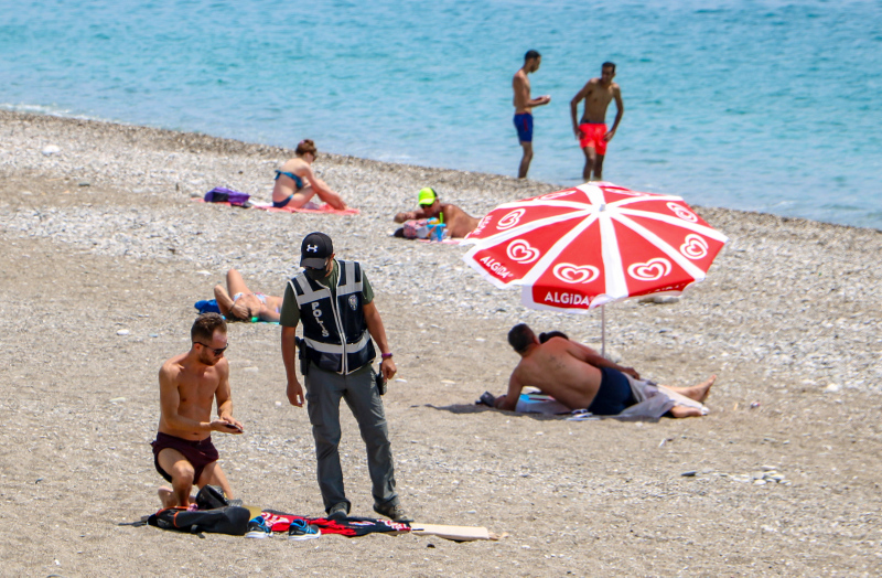 Son dakika haberler: Koronavirüste flaş 4. dalga uyarısı! Yeni varyantlar yeni kapanmaları getirebilir...