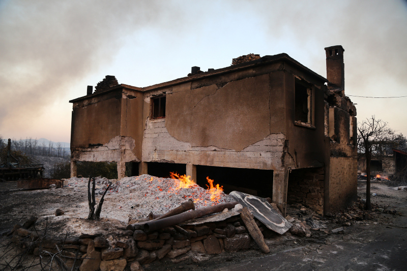 Son dakika haberi: Manavgat, Marmaris, Mersin, Adana ve Osmaniye yanıyor! Evler, oteller ve iş yerleri büyük tehdit altında...