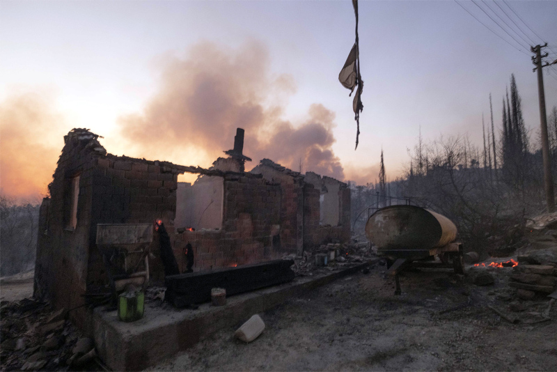 Son dakika haberi: Manavgat, Marmaris, Mersin, Adana ve Osmaniye yanıyor! Evler, oteller ve iş yerleri büyük tehdit altında...