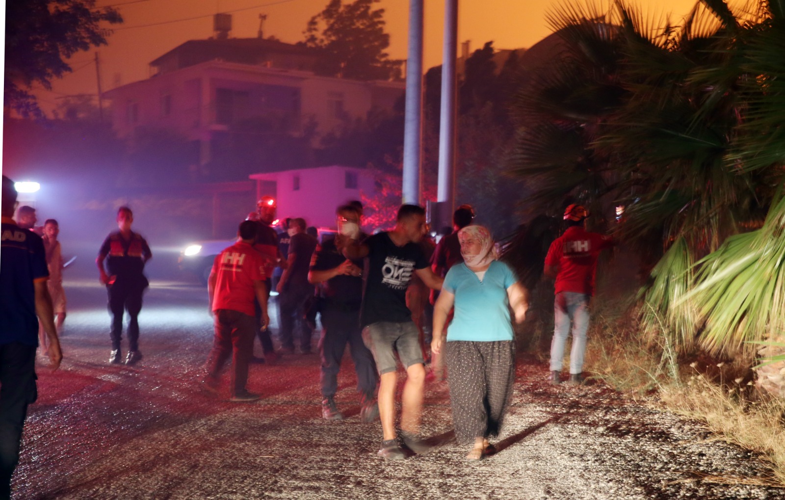 Son dakika haberi: Manavgat, Marmaris, Mersin, Adana ve Osmaniye yanıyor! Evler, oteller ve iş yerleri büyük tehdit altında...