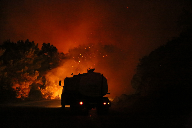 Yangınlardan son dakika gelişmeleri | Bakan duyurdu: 21 ilde 71 yangın! Manavgat’ta son durum ve şok görüntüler
