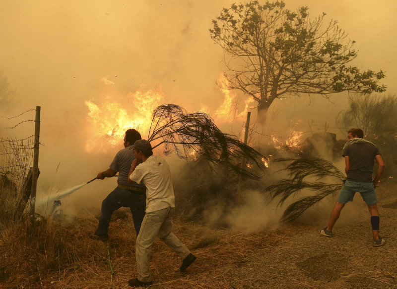 Son dakika: Batı basınından yangınlar için başlık oyunları