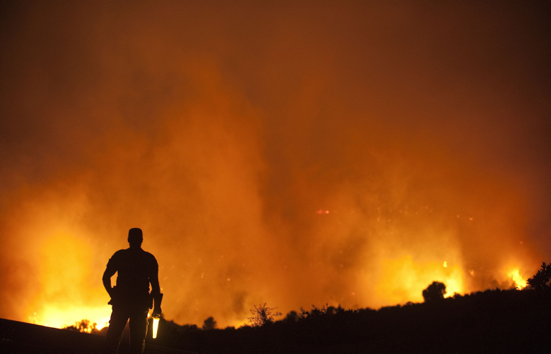 Son dakika: Batı basınından yangınlar için başlık oyunları