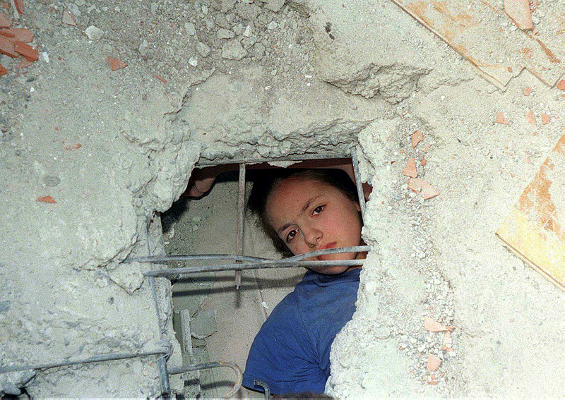 Asrın felaketinde tarihe geçen kareler! 17 Ağustos depreminden kahreden görüntüler