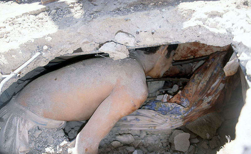 Asrın felaketinde tarihe geçen kareler! 17 Ağustos depreminden kahreden görüntüler