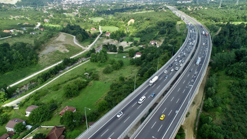Bolu Dağı’nda bayram tatili nedeniyle uzun araç kuyrukları oluştu