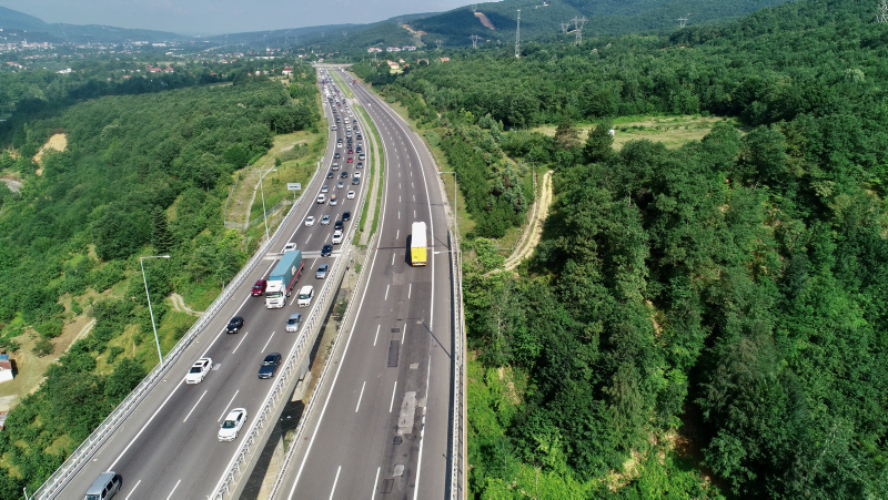 Bolu Dağı’nda bayram tatili nedeniyle uzun araç kuyrukları oluştu