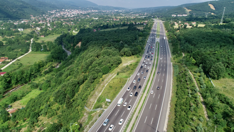 Bolu Dağı’nda bayram tatili nedeniyle uzun araç kuyrukları oluştu