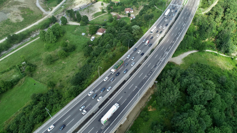 Bolu Dağı’nda bayram tatili nedeniyle uzun araç kuyrukları oluştu