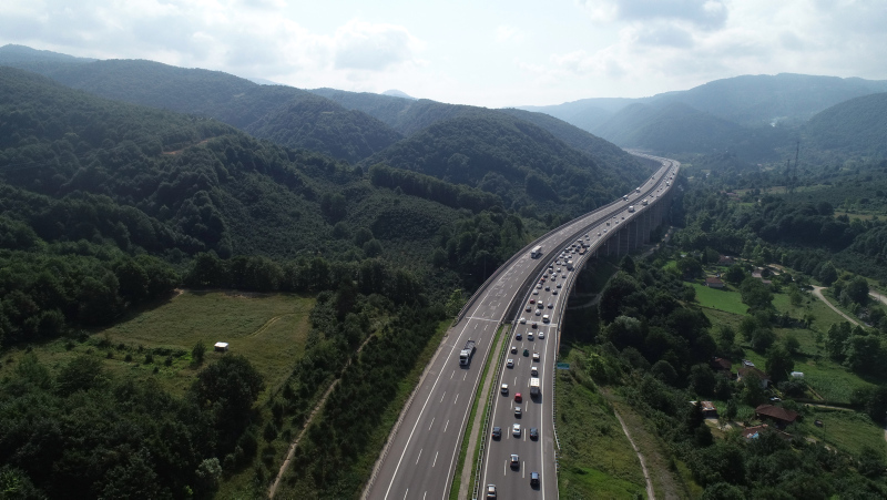 Bolu Dağı’nda bayram tatili nedeniyle uzun araç kuyrukları oluştu