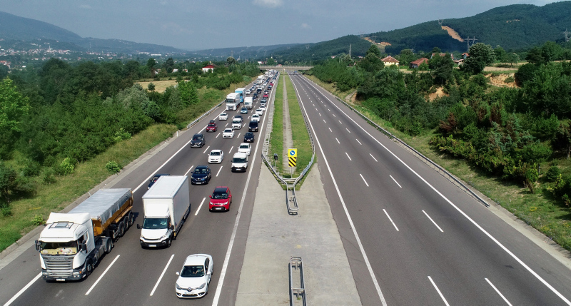 Bolu Dağı’nda bayram tatili nedeniyle uzun araç kuyrukları oluştu