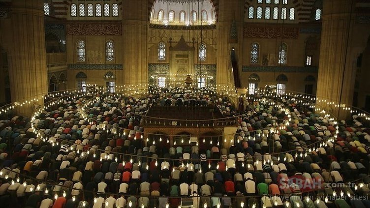 Bayram Namazı saat kaçta? Diyanet duyurdu: İstanbul, Ankara, Bursa, İzmir bayram namazı saati ve 81 il için 2022 bayram namazı saatleri