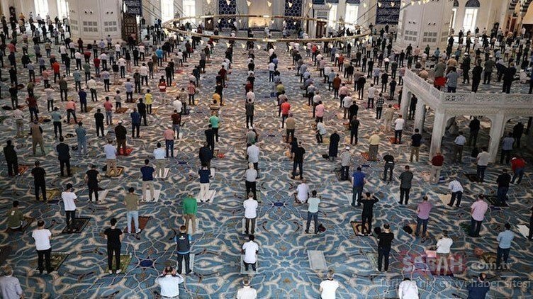 Bayram Namazı saat kaçta? Diyanet duyurdu: İstanbul, Ankara, Bursa, İzmir bayram namazı saati ve 81 il için 2022 bayram namazı saatleri