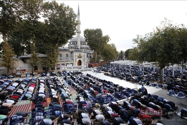 Bayram Namazı saat kaçta? Diyanet duyurdu: İstanbul, Ankara, Bursa, İzmir bayram namazı saati ve 81 il için 2022 bayram namazı saatleri