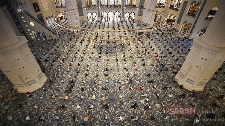 Bayram Namazı saat kaçta? Diyanet duyurdu: İstanbul, Ankara, Bursa, İzmir bayram namazı saati ve 81 il için 2022 bayram namazı saatleri