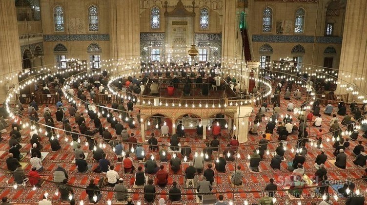 Bayram Namazı saat kaçta? Diyanet duyurdu: İstanbul, Ankara, Bursa, İzmir bayram namazı saati ve 81 il için 2022 bayram namazı saatleri