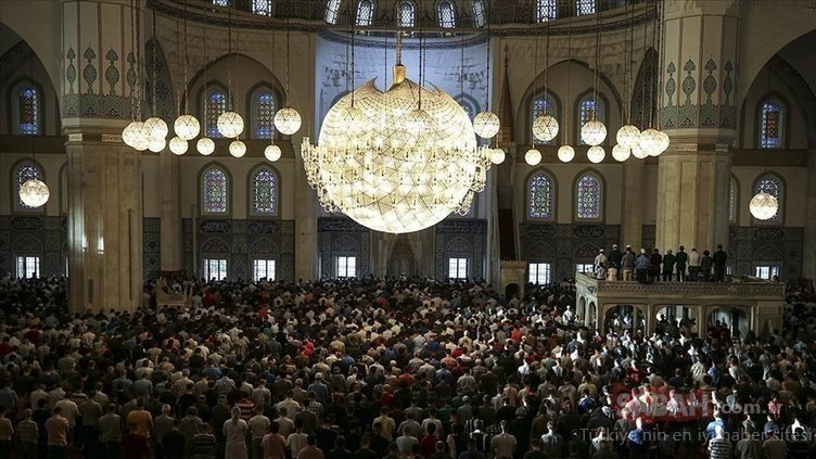 Bayram Namazı saat kaçta? Diyanet duyurdu: İstanbul, Ankara, Bursa, İzmir bayram namazı saati ve 81 il için 2022 bayram namazı saatleri