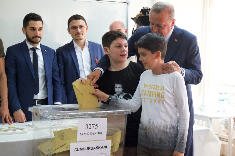 Son dakika | Cumhurbaşkanlığı için son seçim anketini açıkladı: Fark giderek açılıyor