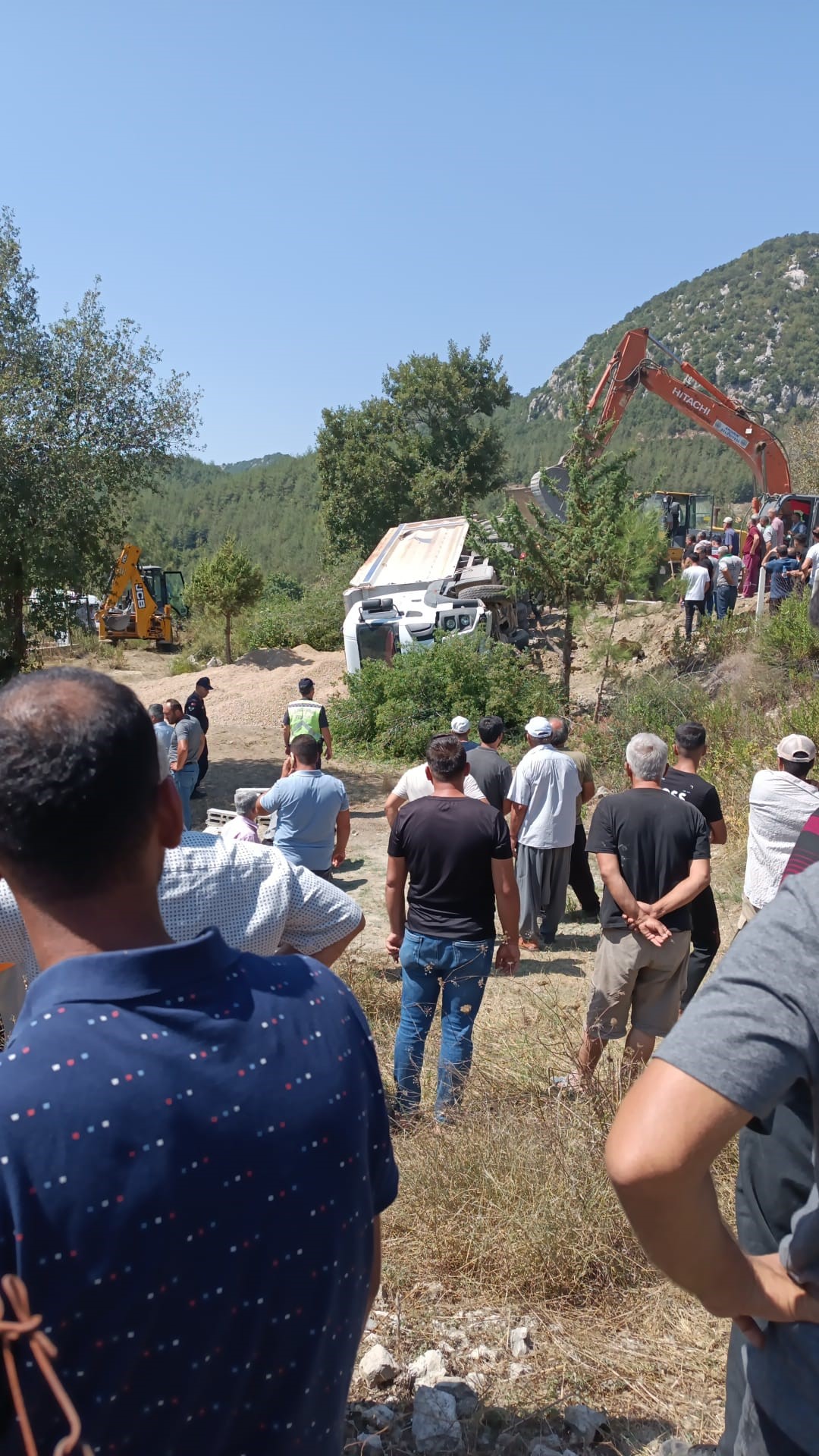 Kahramanmaraş’ta kamyon faciası! Cenaze namazı kılanların arasına daldı: 5 ölü 24 yaralı!