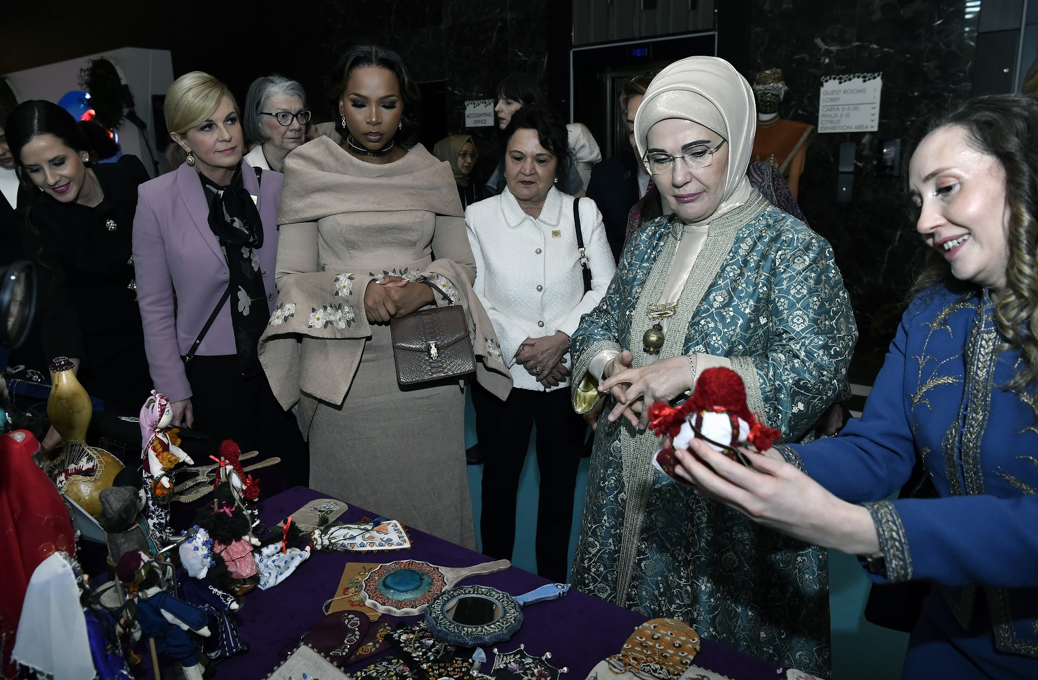 Antalya Diplomasi Forumu’nda kadın, barış ve güvenlik paneli: Emine Erdoğan’a övgü dolu sözler!