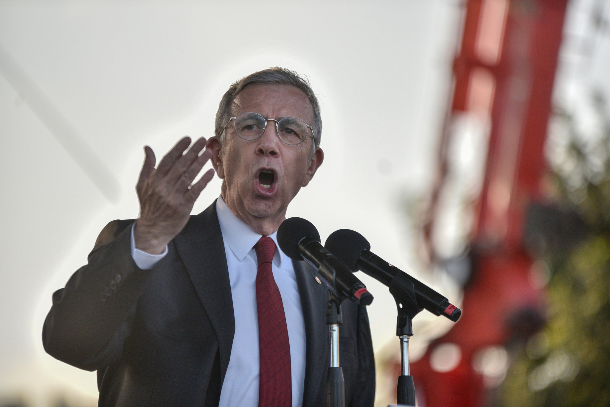 Mansur Yavaş’tan yeni skandal: AK Parti seçim bürosuna saldıranlar bakın kim çıktı!