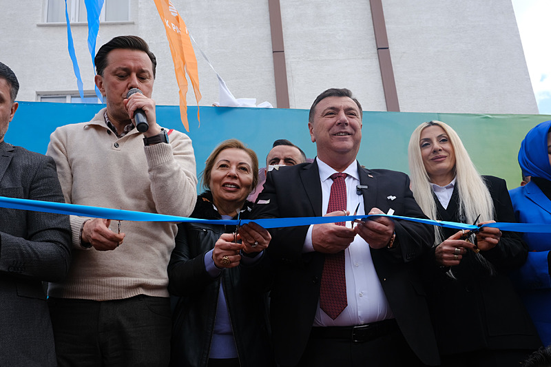 Nebi Hatipoğlu: CHP medya baronları ve genel başkanları ile üstüme geliyor!